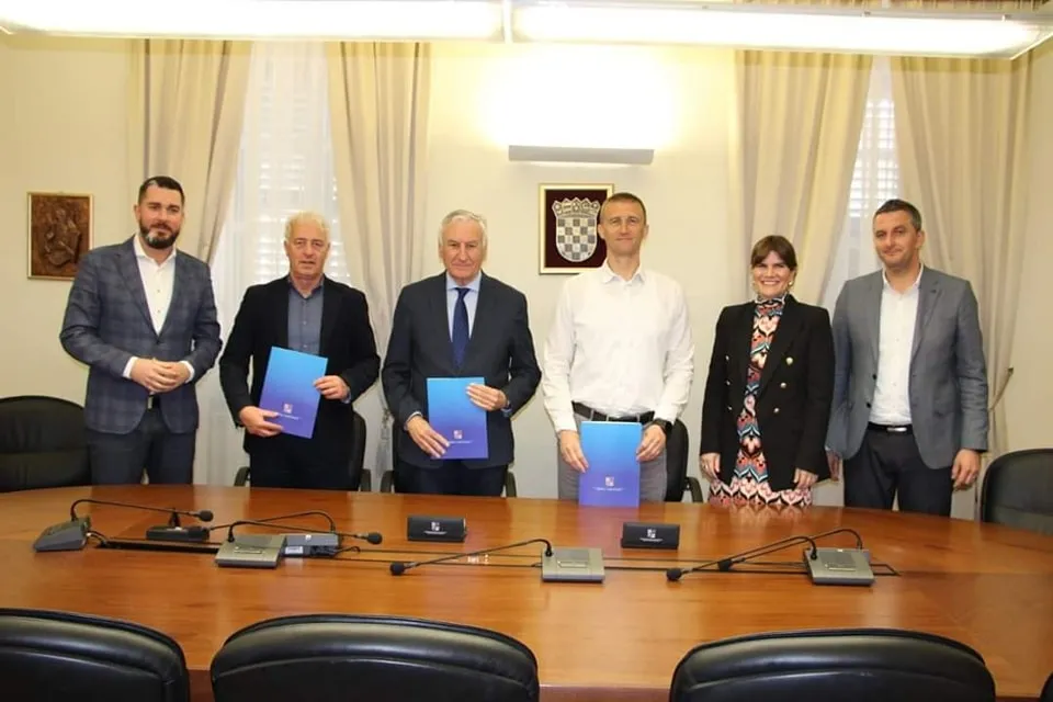 POTPISAN SPORAZUM O PROŠIRENJU ŠKOLE U ŽUPI